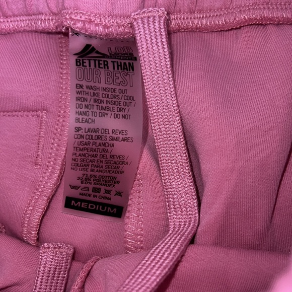 ELMTS CUFFED JOGGER
Women's Interlock Knit Cuffed Jogger
Color :Confetti🩷🤍 - Picture 4 of 5